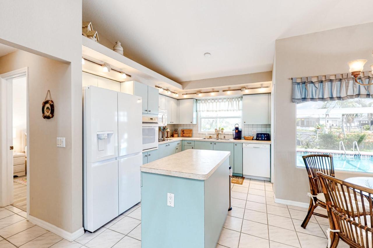 Life At The Canal Cape Coral Exterior photo